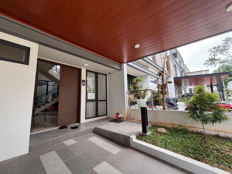 Best Deal. Jarang Ada! Rumah Atherton 3 Lantai di Kota Wisata 