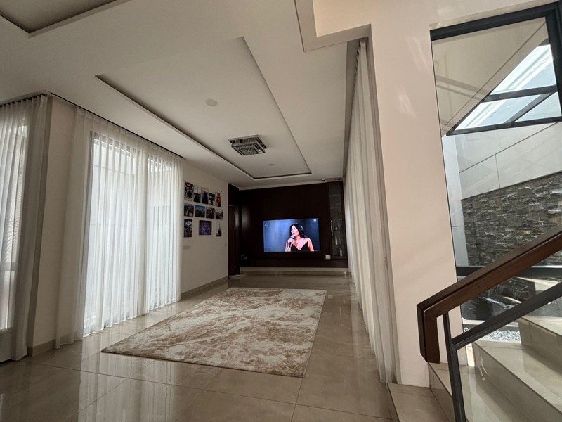 Best Deal. Jarang Ada! Rumah Atherton 3 Lantai di Kota Wisata 