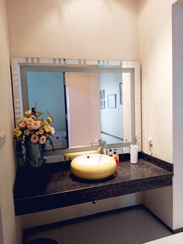 Rumah Mewah di Dharmahusada Indah Barat Surabaya Timur, 2 Lantai, Furnished, SIAP HUNI