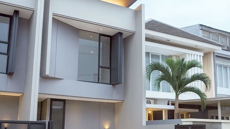 Rumah Baru Gress !!! di Rungkut Mapan Tengah Surabaya Timur, Minimalis, 2 Lantai... BURUANN !!! - LT -