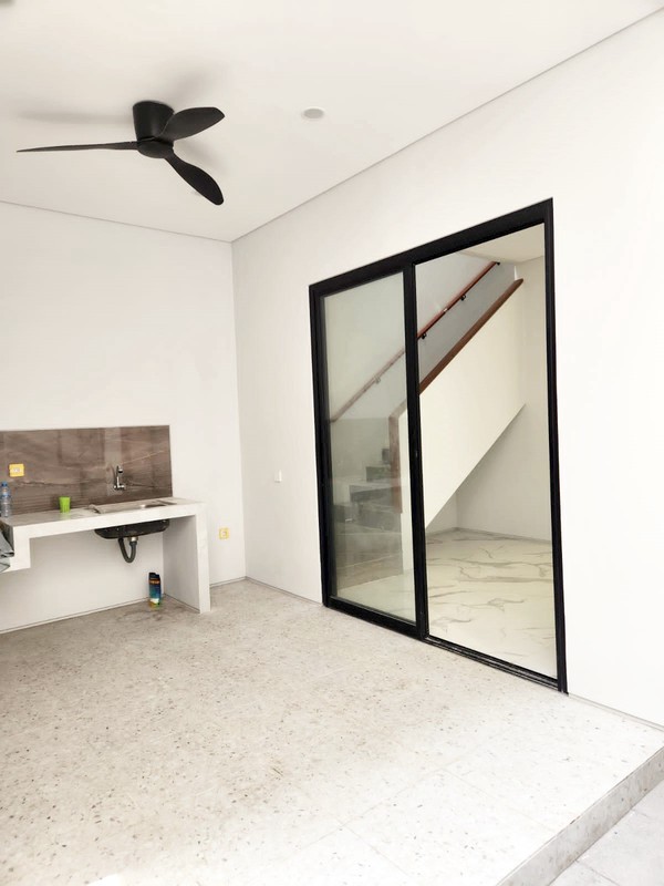 Rumah Baru Gress !!! di Rungkut Mapan Tengah Surabaya Timur, Minimalis, 2 Lantai... BURUANN !!! - LT -