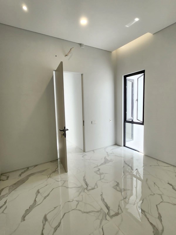 Rumah Baru Gress !!! di Rungkut Mapan Tengah Surabaya Timur, Minimalis, 2 Lantai... BURUANN !!! - LT -