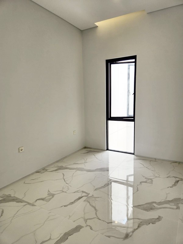 Rumah Baru Gress !!! di Rungkut Mapan Tengah Surabaya Timur, Minimalis, 2 Lantai... BURUANN !!! - LT -