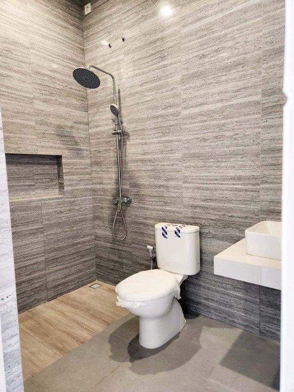 Rumah Baru Gress !!! di Rungkut Mapan Tengah Surabaya Timur, Minimalis, 2 Lantai... BURUANN !!! - LT -