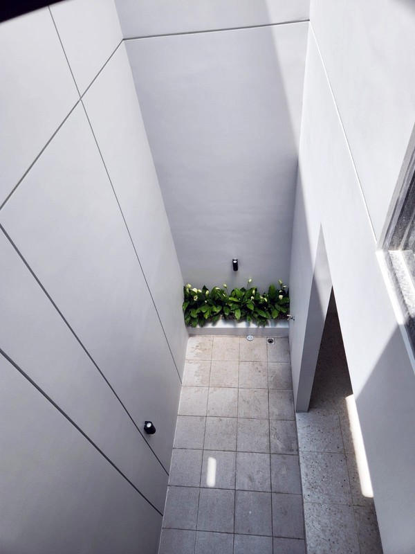 Rumah Baru Gress !!! di Rungkut Mapan Tengah Surabaya Timur, Minimalis, 2 Lantai... BURUANN !!! - LT -