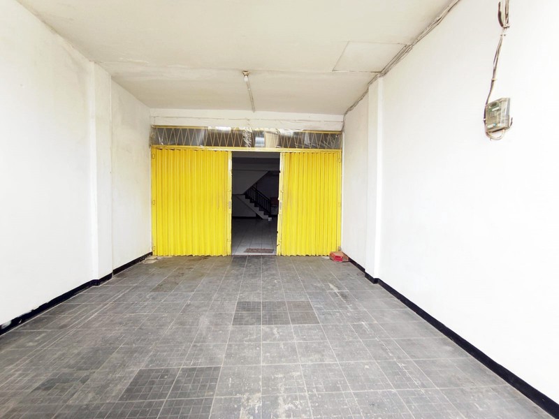 Ruko di Kutisari Selatan Surabaya Selatan, Row jalan depan lebar, area padat penduduk, Siap Pakai