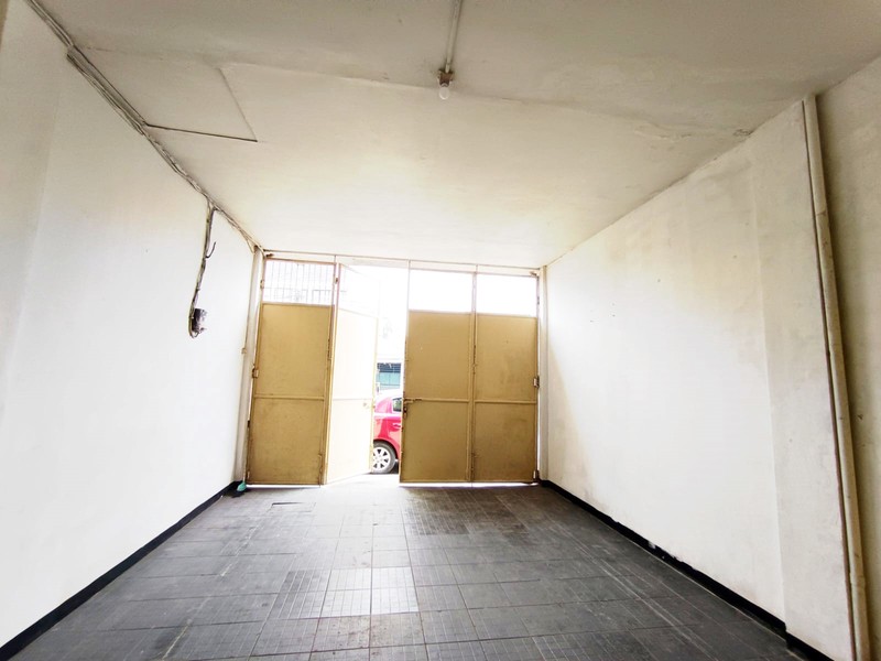 Ruko di Kutisari Selatan Surabaya Selatan, Row jalan depan lebar, area padat penduduk, Siap Pakai