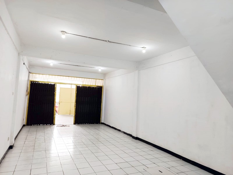 Ruko di Kutisari Selatan Surabaya Selatan, Row jalan depan lebar, area padat penduduk, Siap Pakai