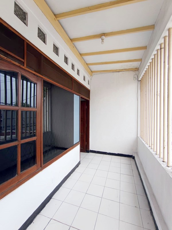 Ruko di Kutisari Selatan Surabaya Selatan, Row jalan depan lebar, area padat penduduk, Siap Pakai