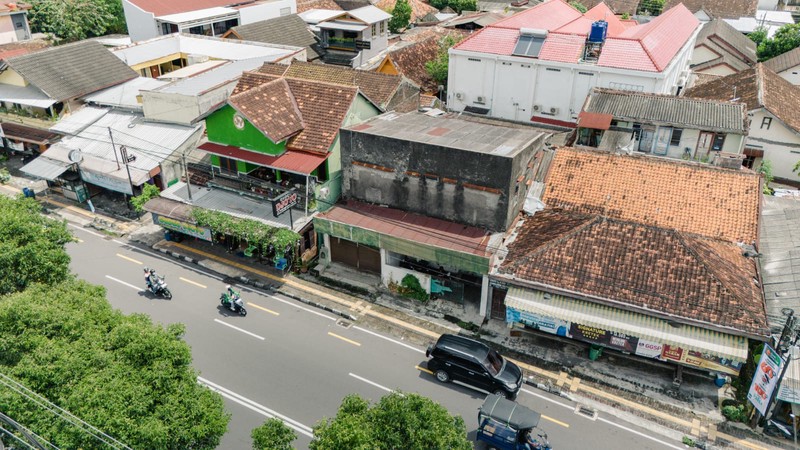 Dijual Tanah Strategis + Bonus Bangunan Area Perkantoran & Kuliner Eksklusif di Jl. Gedongkuning, Banguntapan, Bantul