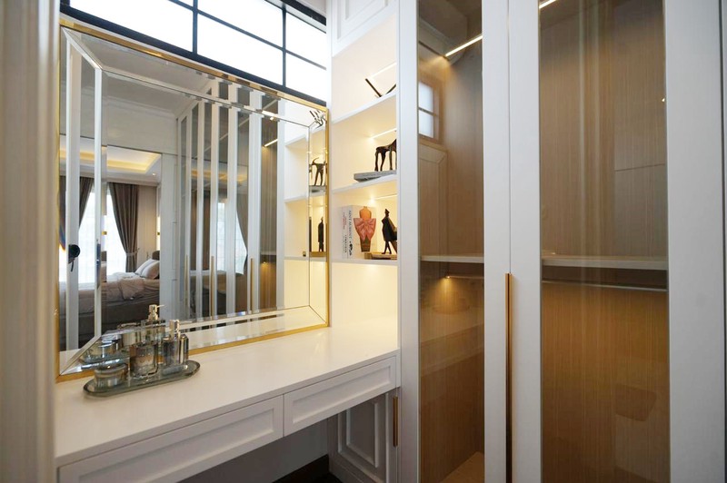 Rumah Hoek dengan Pool di Puri Bintaro