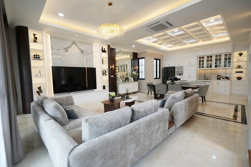 Rumah Hoek dengan Pool di Puri Bintaro