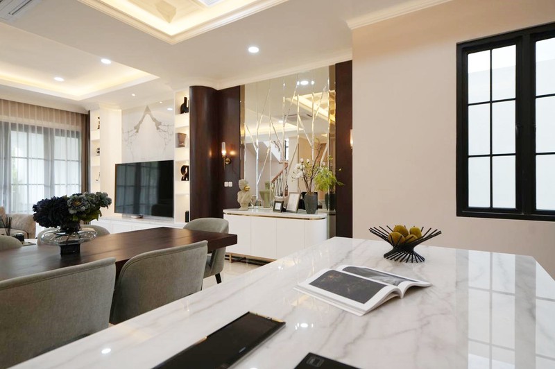 Rumah Hoek dengan Pool di Puri Bintaro