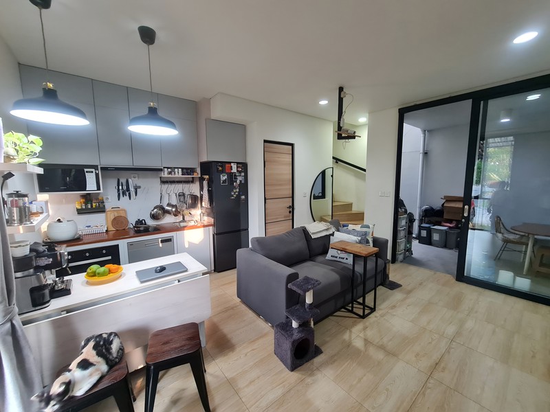 Disewa Rumah Tinggal di Uptown Di Lippo Cikarang Full furnished Nyaman tinggal bawa koper