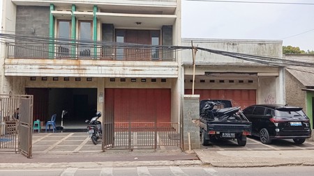 Rumah 2 Lt Strategis Pinggir Jalan Dekat Gerbang Tol Setu Bekasi