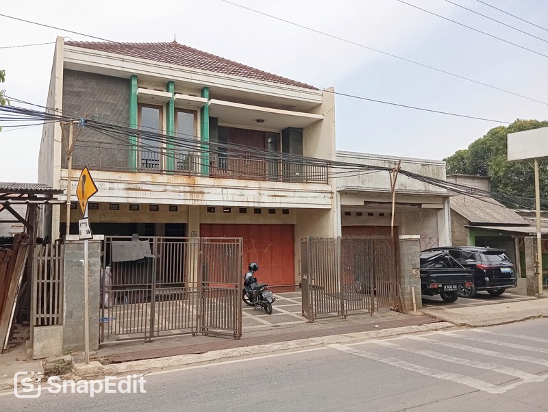 Rumah 2 Lt Strategis Pinggir Jalan Dekat Gerbang Tol Setu Bekasi