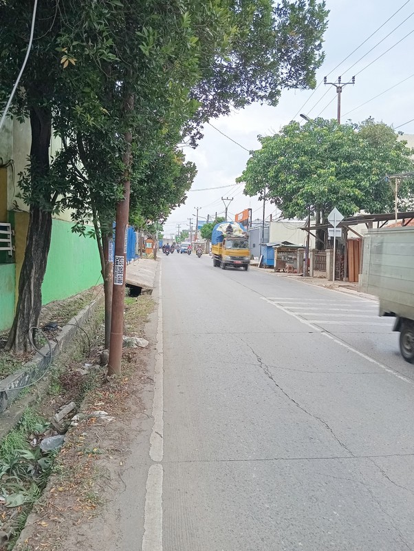 Rumah 2 Lt Strategis Pinggir Jalan Dekat Gerbang Tol Setu Bekasi