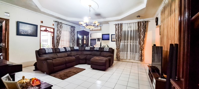 Rumah Hook Strategis Pinggir Jalan Hadap Selatan Di Dukuh Zambrud Dkt Grandwisata