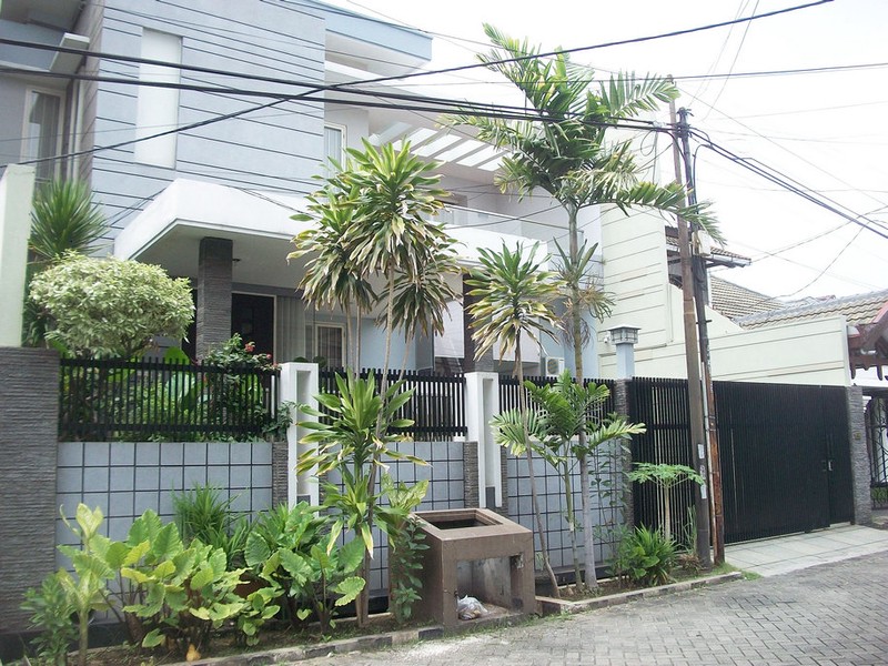 Rumah Mewah di Dharmahusada Indah Barat Surabaya Timur, 2 Lantai, Furnished, SIAP HUNI