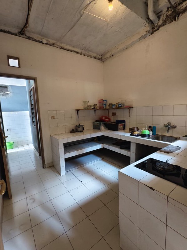 Rumah HOEK di Taman Giri Loka BSD City, bisa parkir 7 mobil