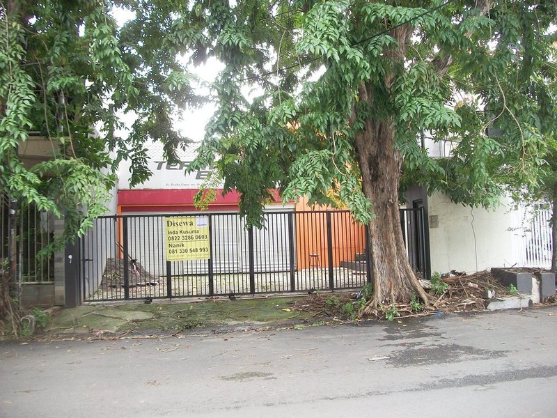 Rumah Usaha di Jl. Teuku Umar Surabaya Pusat, Lokasi Strategis, Cocok untuk Usaha Resto / Cafe / Kantor / Klinik dsb