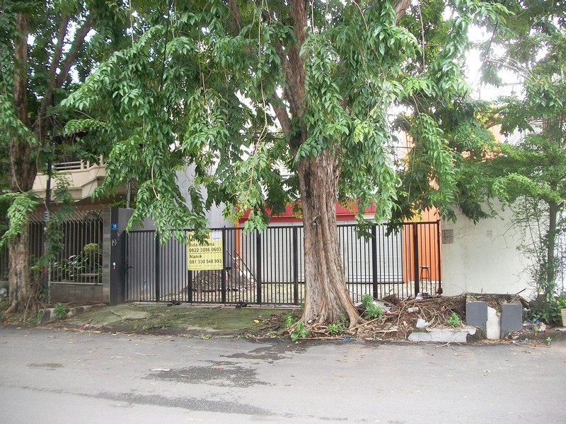 Rumah Usaha di Jl. Teuku Umar Surabaya Pusat, Lokasi Strategis, Cocok untuk Usaha Resto / Cafe / Kantor / Klinik dsb