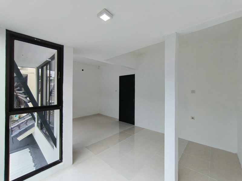 Rumah 2 lantai,dalam cluster di Bintaro 9