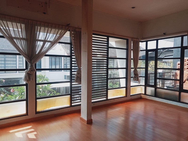 Rumah 2 Lantai,dalam cluster,lingkungan bersih di Bintaro Jaya 9