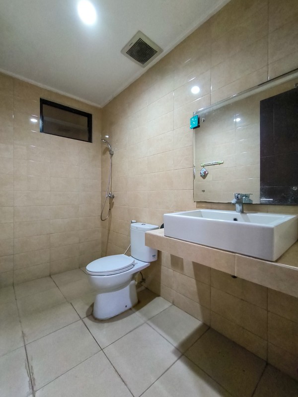 Rumah 2 Lantai,securty 24 jam,dalam ruangan rapi di Bintaro Jaya 9