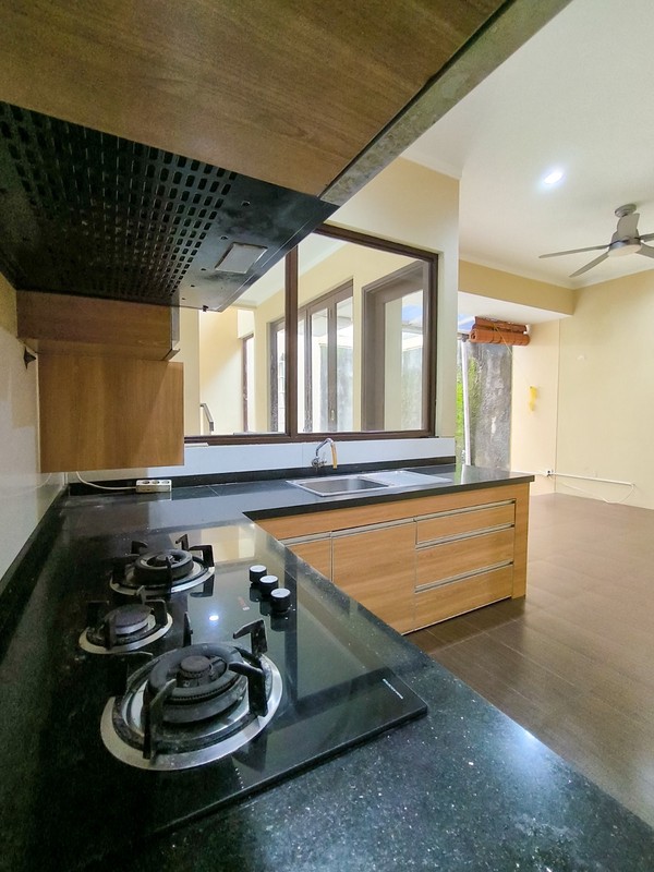 Rumah 2 Lantai,securty 24 jam,dalam ruangan rapi di Bintaro Jaya 9