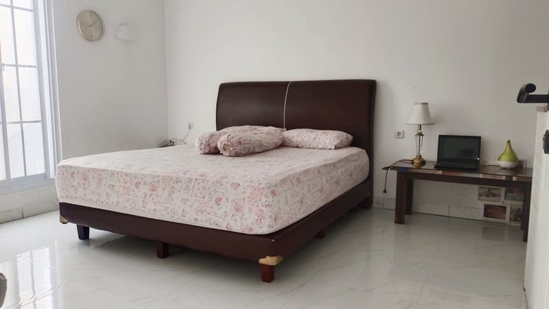 Rumah 2 lantai,dalam ruangan rapih di Bintaro Jaya 7