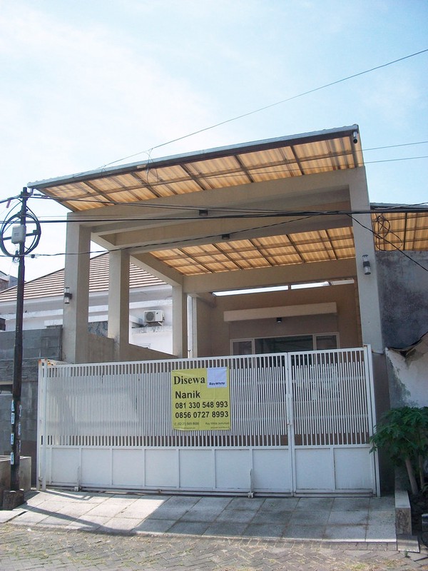 Rumah di Kertomenanggal Surabaya Selatan, Bagus + Terawat, Row Jalan Lebar, Siap Huni, Cocok untuk Rumah Tinggal / Kantor