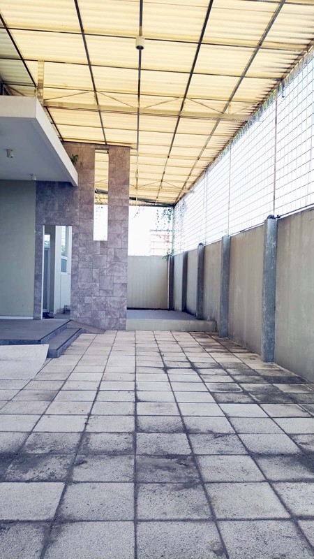 Rumah di Kertomenanggal Surabaya Selatan, Bagus + Terawat, Row Jalan Lebar, Siap Huni, Cocok untuk Rumah Tinggal / Kantor