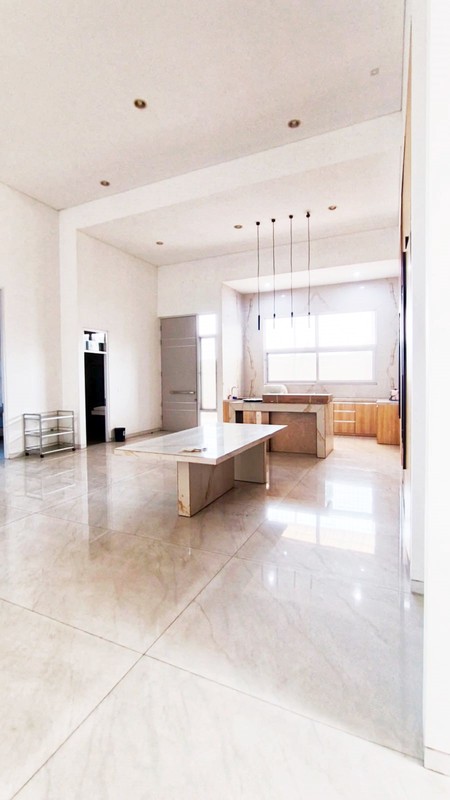 Rumah di Kertomenanggal Surabaya Selatan, Bagus + Terawat, Row Jalan Lebar, Siap Huni, Cocok untuk Rumah Tinggal / Kantor