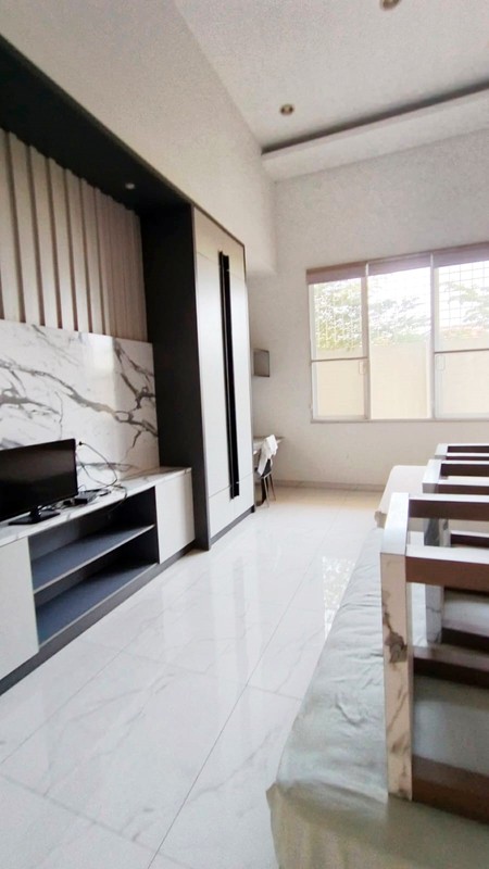 Rumah di Kertomenanggal Surabaya Selatan, Bagus + Terawat, Row Jalan Lebar, Siap Huni, Cocok untuk Rumah Tinggal / Kantor