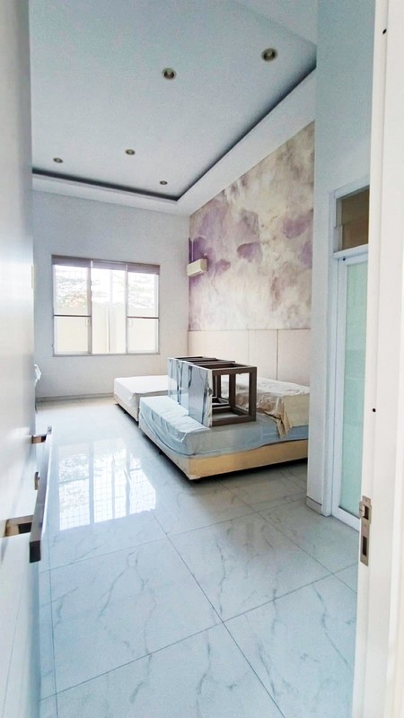 Rumah di Kertomenanggal Surabaya Selatan, Bagus + Terawat, Row Jalan Lebar, Siap Huni, Cocok untuk Rumah Tinggal / Kantor