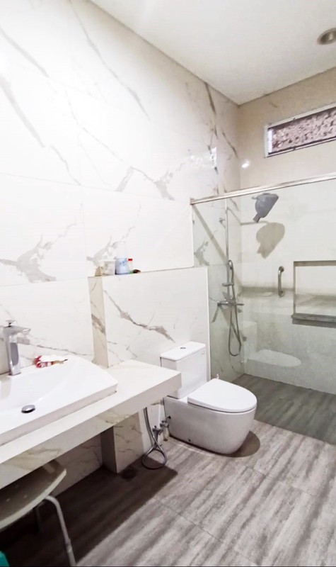 Rumah di Kertomenanggal Surabaya Selatan, Bagus + Terawat, Row Jalan Lebar, Siap Huni, Cocok untuk Rumah Tinggal / Kantor