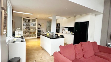 Rumah Siap Huni dan Strategis di Taman Senayan Bintaro