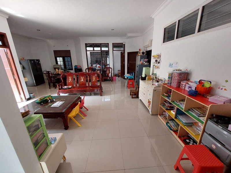  Dijual Rumah 3 Lantai - Darmo Satelit Utara, Surabaya Barat