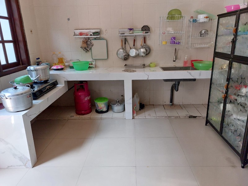  Dijual Rumah 3 Lantai - Darmo Satelit Utara, Surabaya Barat