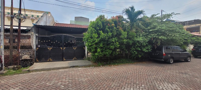  Dijual Rumah 3 Lantai - Darmo Satelit Utara, Surabaya Barat