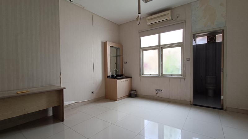 Rumah Strategis Sayap Riau Cocok untuk tempat tinggal, kantor, dan Usaha