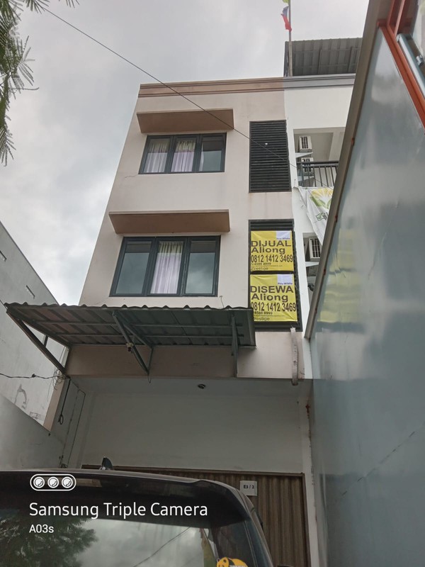 Rumah 3,5 Lantai bisa buat usaha di Summagung Kelapa Gading Jakarta Utara