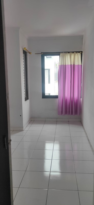 Rumah 3,5 Lantai bisa buat usaha di Summagung Kelapa Gading Jakarta Utara