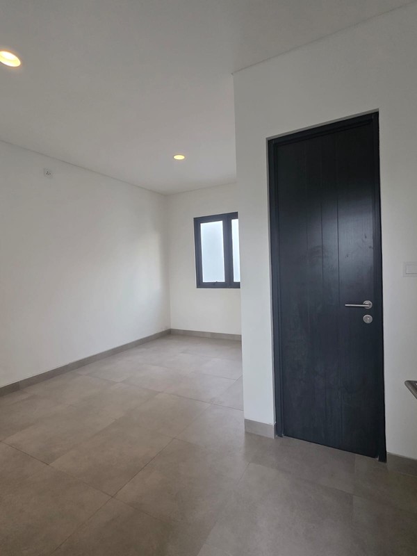 Disewa ruko latinos business district bsd city strategis murah hanya 85jt pertahun nego siap huni