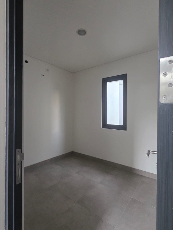 Disewa ruko latinos business district bsd city strategis murah hanya 85jt pertahun nego siap huni