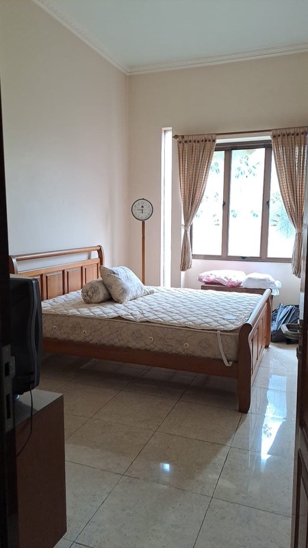 Rumah 2 lantai dalam cluster, lokasi tenang, harga nego di Kelapa Gading