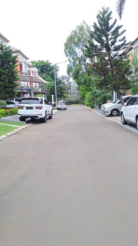 Rumah 2 lantai dalam cluster, lokasi tenang, harga nego di Kelapa Gading