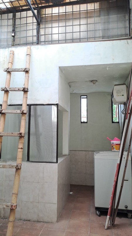 Rumah 2 lantai dalam cluster, lokasi tenang, harga nego di Kelapa Gading