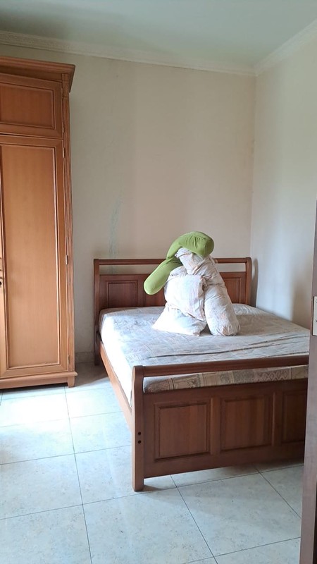 Rumah 2 lantai dalam cluster, lokasi tenang, harga nego di Kelapa Gading